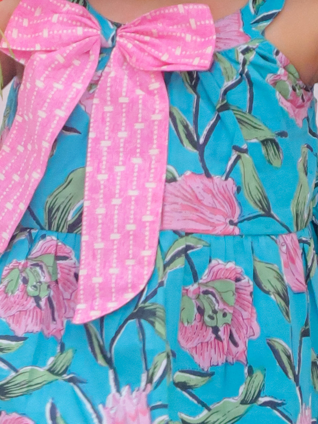 Girls Pink Bow Co-Ord Set in Turquoise & Pink - close-up detail of bow accent detail